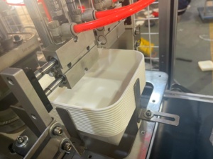 Máquina para Hacer Cajas <span class=keywords><strong>de</strong></span> Comida para Llevar BJ-CHX con Función <span class=keywords><strong>de</strong></span> Rizado, Equipo Industrial para Fabricar Contenedores <span class=keywords><strong>de</strong></span> Papel - Product Image 4