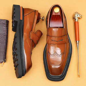รองเท้าหนังแท้ผู้ชายพื้นหนา สไตล์ใหม่ปี 2026 แบบชิ้นเดียว สำหรับธุรกิจและงานทางการ สไตล์อังกฤษ หนังแกะสลักเงางาม - Product Image 3