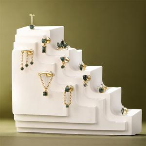 Pendientes de Plata S925 Chapados en Oro con Ágata Verde Musgo y Circonita Cúbica, con Rosca Interna y Parte Trasera Plana para Mujer - Product Image 6