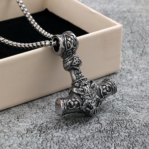 จี้ค้อนธอร์สไตล์นอร์ดิกเรโทร ทำจากสแตนเลสสตีล พร้อมลายเซลติก สำหรับผู้ชาย เหมาะเป็นของขวัญสำหรับใส่ในยามว่าง - Product Image 2