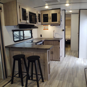 Caravane <span class=keywords><strong>de</strong></span> voyage remorquable personnalisée OEM, <span class=keywords><strong>camping</strong></span>-<span class=keywords><strong>car</strong></span> léger avec aménagement intérieur complet, certifié DOT et VIN pour le marché américain - Product Image 5