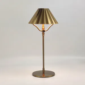 Lampada a led senza fili lampada da tavolo a batteria ricaricabile lampada decorativa per ricarica usb interna fabbrica OEM