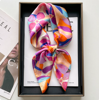 Foulard carré élégant en soie artificielle avec imprimé peinture abstraite, idéal pour le bureau, les déplacements, les mariages, les cadeaux et les accessoires de photographie