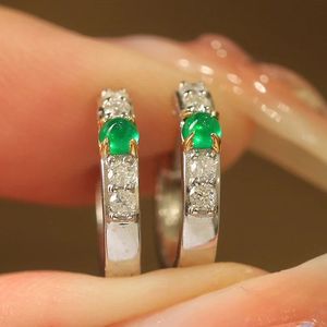 ต่างหูห่วงทองคำขาว 18K ยี่ห้อซินฟลาย ประดับมรกต 0.2 กะรัต และเพชร 0.2 กะรัต เหมาะสำหรับเป็นของขวัญวันครบรอบแต่งงาน - Product Image 2