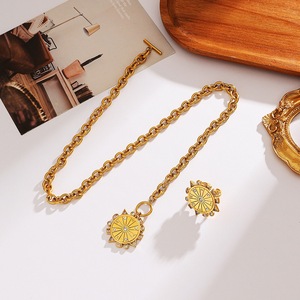 Set Perhiasan Kalung dan Cincin Berlapis Emas 18K dengan Zirkon dan Desain Edisi Terbatas dari Baja Anti Karat untuk Wanita - Perhiasan Pesta yang Trendy - Product Image 4
