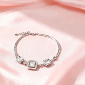 <span class=keywords><strong>KAAN</strong></span> JEWELRY Bracciale da Donna di Lusso in Argento 925 Placcato Rodio con Zirconi Bianchi, Design Unico con Pietra Principale Quadrata Cava, Regalo per Feste - Product Image 4
