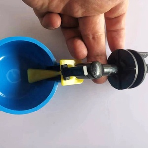 Bebedero de plástico de gran tamaño JIATAI Factory wingnut con taza <span class=keywords><strong>para</strong></span> beber pollo pájaro riego - Product Image 5
