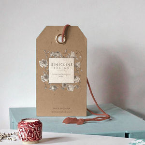 Étiquettes suspendues gaufrées de luxe écologiques pour vêtements, avec logo imprimé en sérigraphie, en papier, avec cordon, meilleur prix, pour sacs de vêtements - Product Image 2