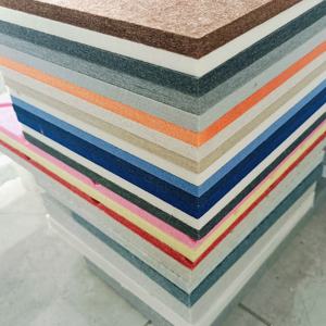 Panneau d'absorption acoustique en feutre noir au design moderne Absorbeur de son haute densité pour le <span class=keywords><strong>traitement</strong></span> des plafonds muraux au bureau à domicile - Product Image 3