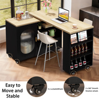 Table de bar îlot de cuisine noire avec plateau en bois, portes vitrées, étagères de rangement, tiroir, roulettes et tabourets roulants