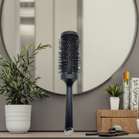 Brosse à cheveux en métal pour le séchage, le volume et la brillance, légère, imperméable, pour le lissage, avec manche en plastique noir