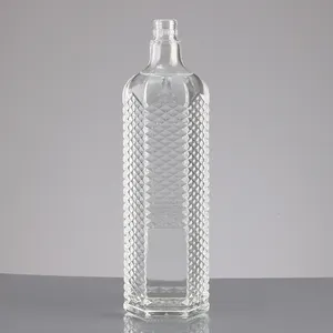 Bouteille en verre gravée extrêmement blanche de qualité supérieure 750ml 850ml 1L 1,5 L bouteille en verre de liqueur de brandy xo en vrac avec bouchon