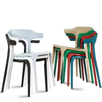 Table empilable tout en PP, style nordique moderne, durable, non pliable, pour jardin extérieur, la plus vendue en gros à bas prix