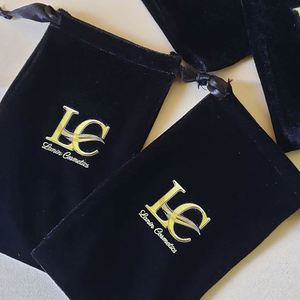 High Quality Velvet Jewellery Pouches Black Color Velvet Gift Bags With Ribbon Reusable Velvet Gift Bag for Packing - Product Image 1