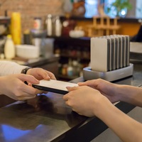 Station de Charge Commerciale avec Batteries Externes 8000 mAh, Multi-Chargeur USB Public pour Restaurant