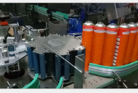 Bouteilles de pulvérisation aérosol pneumatiques pour désodorisants, remplissage, bouchage, scellage, étiquetage automatique haute précision pour produits chimiques et bois