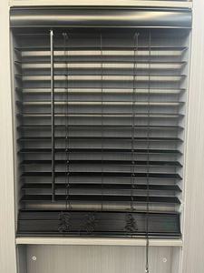 Persianas Horizontales de Imitación Madera Negras de Lujo de 2 Pulgadas, Inalámbricas, Impermeables, Diseño Moderno para Baño o <span class=keywords><strong>Comedor</strong></span> - Product Image 3