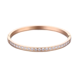Pulseira de Aço Inoxidável Personalizada com Banho de Ouro 18K e Zircônia para Mulheres - Product Image 6