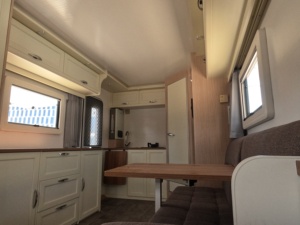 Caravane de <span class=keywords><strong>camping</strong></span> moderne pour 4 personnes, design léger, fabrication OEM/ODM, double essieu, pour une vie en plein air - Product Image 6