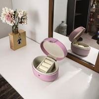 Boîte à bagues mini en cuir PU écologique LG7097B avec fermeture à bouton, emballage cadeau, couleurs personnalisables, portable pour voyage