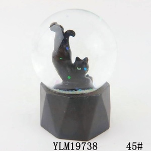 Customized Luxury Cute Wholesale Glitter Resin Base Glass <strong>Cat</strong> <strong>Snow</strong> <strong>Globe</strong> With Black <strong>Cat</strong> Inside for Gifts Souvenir - Product Image 4
