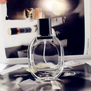 Flacon de parfum en verre transparent 30 ml, ovale plat, type pulvérisateur, flacon cosmétique de voyage - Product Image 2