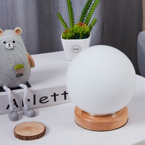 Lampe de bureau LED sphérique lunaire, lumière chaude, veilleuse de chevet, longue durée, moderne, en bois et verre, protection oculaire pour chambre confortable - Product Image 2