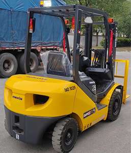 Chariot élévateur diesel miniature Komatsu importé du Japon, 2,5 tonnes, 4 roues motrices, d'occasion, FD25-17 avec moteur, mât à 2 étages et terrain accidenté - Product Image 4