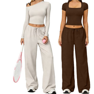 Ensemble de yoga 3 pièces pour femme : Crop top épaules dénudées, pantalon taille haute à jambes larges, couleur unie, respirant, séchage rapide, logo frontal, cordon de serrage ajustable - Product Image 1