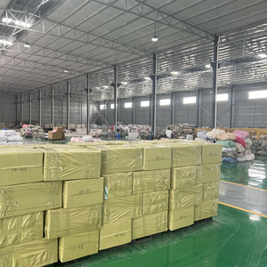 F11.1, directo de fábrica, precio de liquidación al por mayor, polos de marca usados de segunda mano, ropa de marca en fardos - Product Image 5