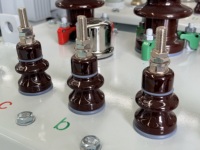 Transformateur de surtension immergé dans l'huile 1000 kVA 11 kV 33 kV, transformateur de puissance triphasé pour projets de fermes solaires photovoltaïques OEM