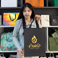 Sac en papier personnalisé imprimé avec logo, sac de shopping noir mat avec poignée en coton pour magasin de vêtements