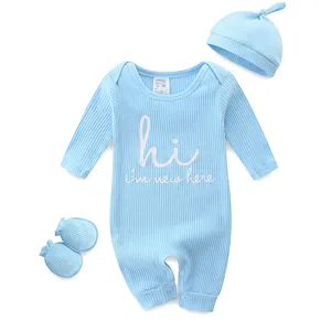 Stokta yenidoğan erkek bebek Romper giysileri bebek % 100% pamuk pijama kıyafetler mektup baskı Bodysuit tulum + şapka 3 adet giyim seti