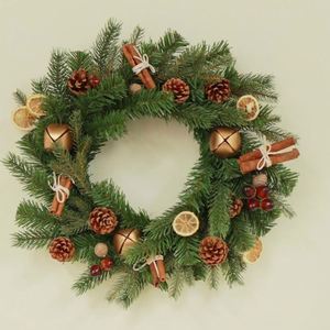 Couronnes de Noël de 40 cm et anneaux de vigne réalistes pour décoration de Noël, vendus directement par l'usine - Product Image 1