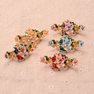 Pince à cheveux vintage en émail motif fleur et crabe, avec strass et paysage palacieux, fleurs colorées, pour femme - Product Image 6