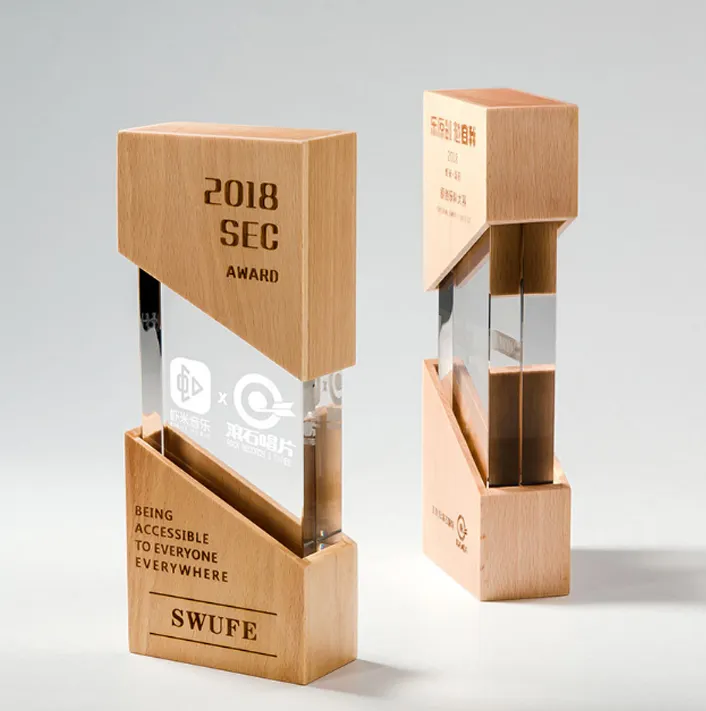 गुणवत्ता क्रिस्टल लकड़ी लकड़ी के आधार के साथ उपलब्धि अकादमी ट्राफियां और पुरस्कार