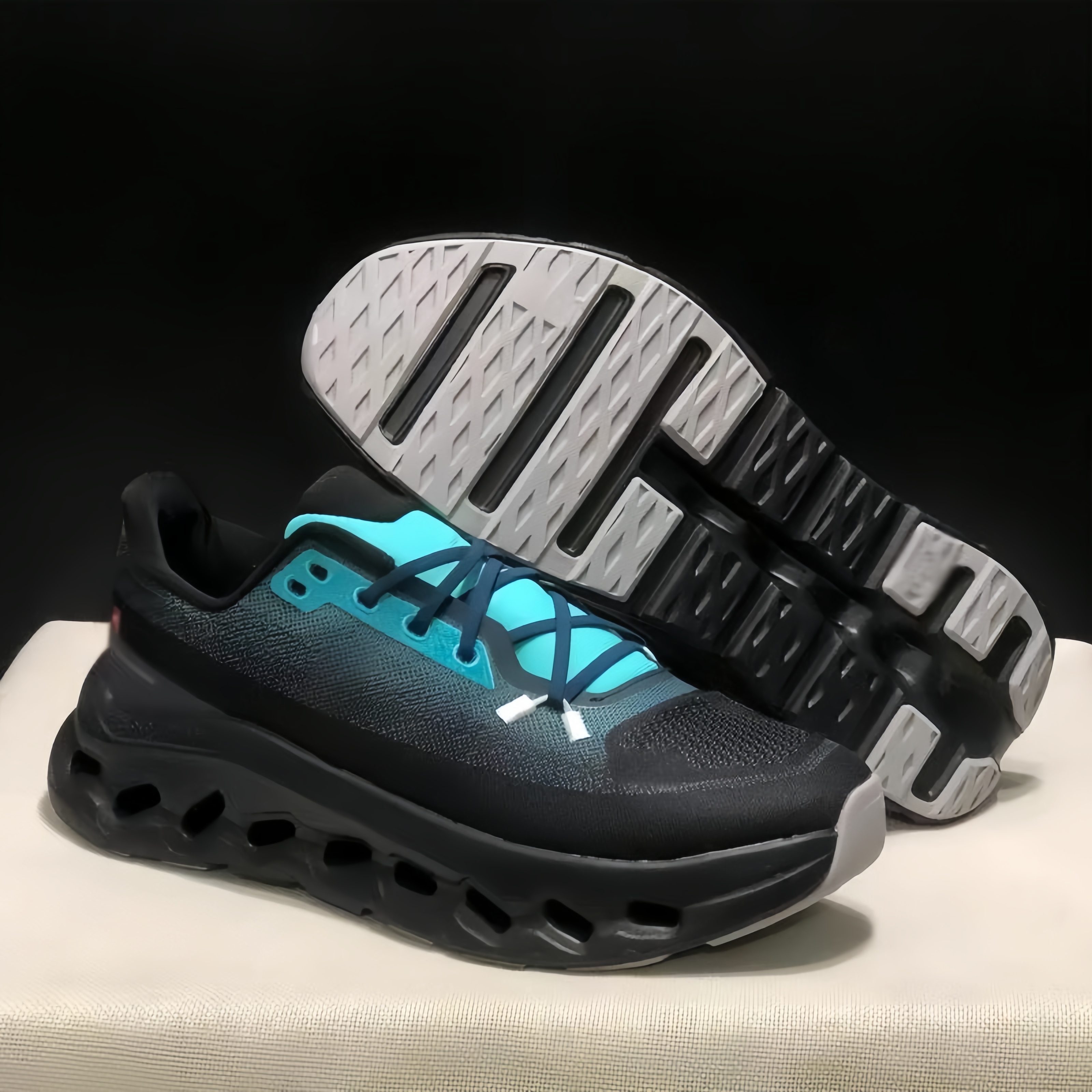 chaussures nuage-bleu-noir