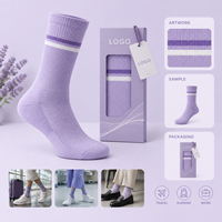 Chaussettes de compression violet lavande à compression graduée pour mollets, avec tableau de mesure, manchette plus large, bout plat, échantillon approuvé, couleur