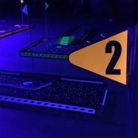 Kit d'accessoires de golf lumineux LED Songfa pour extérieur, tapis de golf noir, activités nocturnes en famille en intérieur, simulateur de golf mobile