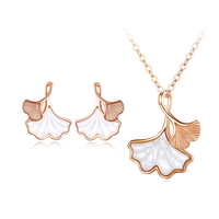 Collier coréen rétro avec petite feuille d'abricot pour femme