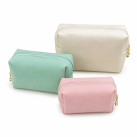 Pochette de maquillage en similicuir PU, pochette cosmétique en faux cuir crème avec fermeture éclair à chaîne dorée, forme de boîte, organiseur de toilette de voyage