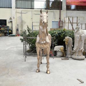 Escultura de <span class=keywords><strong>Caballo</strong></span> de Latón Realista de Lujo Moderno - Forjada a Mano y Pulida a Espejo, Personalizable para Decoración de Interiores de Alta Gama - Product Image 2