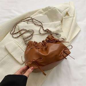 Bolso de hombro tipo cubo con cordón y diseño de lazo - Product Image 2