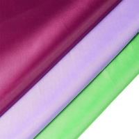 Tissu Oxford 210t 100% polyester imperméable enduit de PU ignifuge de poids moyen pour vêtements de mariage pour filles