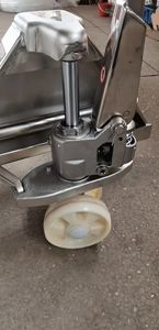 Transpallet Manuale Idraulico in Acciaio Inox da 2, 3 e 5 Tonnellate Prolifty - Product Image 3