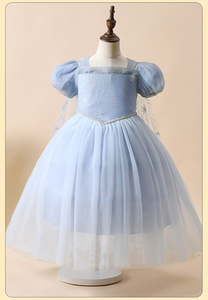 Robe de princesse Elsa nouvelle collection pour petites filles avec plis, manches courtes et motifs flocons de neige. - Product Image 2