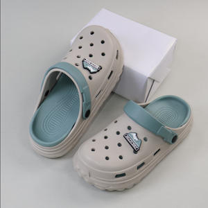 Zuecos acolchados de EVA para hombre, sandalias casuales de playa para verano con logo de transferencia, grosor medio, tacón de 2-3 cm - Product Image 5