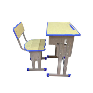 Ensemble bureau et chaise pour étudiant Masao, réglable en hauteur, pour usage scolaire, style moderne et minimaliste, matériau en panneau - Product Image 1