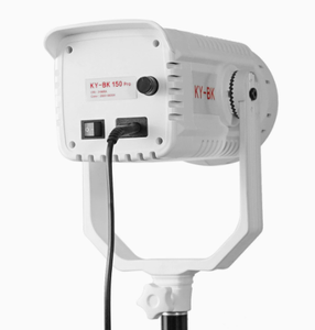 Lumière vidéo LED professionnelle 150W 2800K-6800K CRI 96+ pour studio photo et diffusion en direct sur YouTube - Product Image 1