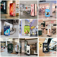 Display LED Portatile Pieghevole a Tre Ante, Segnaletica Digitale Ultra-wide Mobile con Base in Ferro su Ruote, Video Wall LED Pieghevole per Eventi
